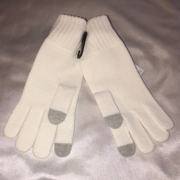UGG Ivory White Knit Gloves Touch Screen Compatible Finger Tips OS NWT - Picture 12 of 12